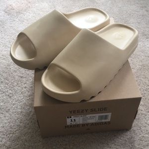 Yeezy Slide “Desert Sand”